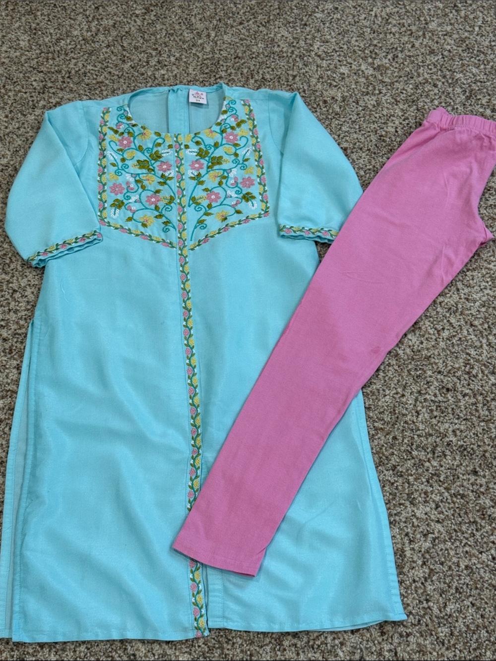 Girls Embroidered kurta legging Set